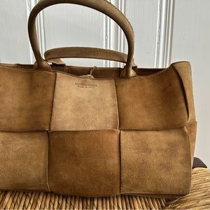 Bottega Veneta medium suede arco